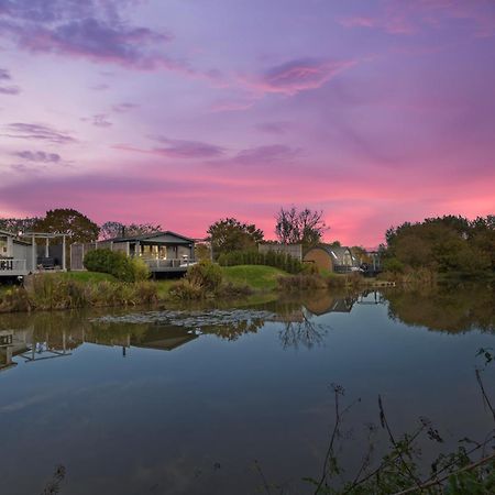 Choller Lake Lodges - Primrose Cabin With Private Hot Tub Arundel Dış mekan fotoğraf