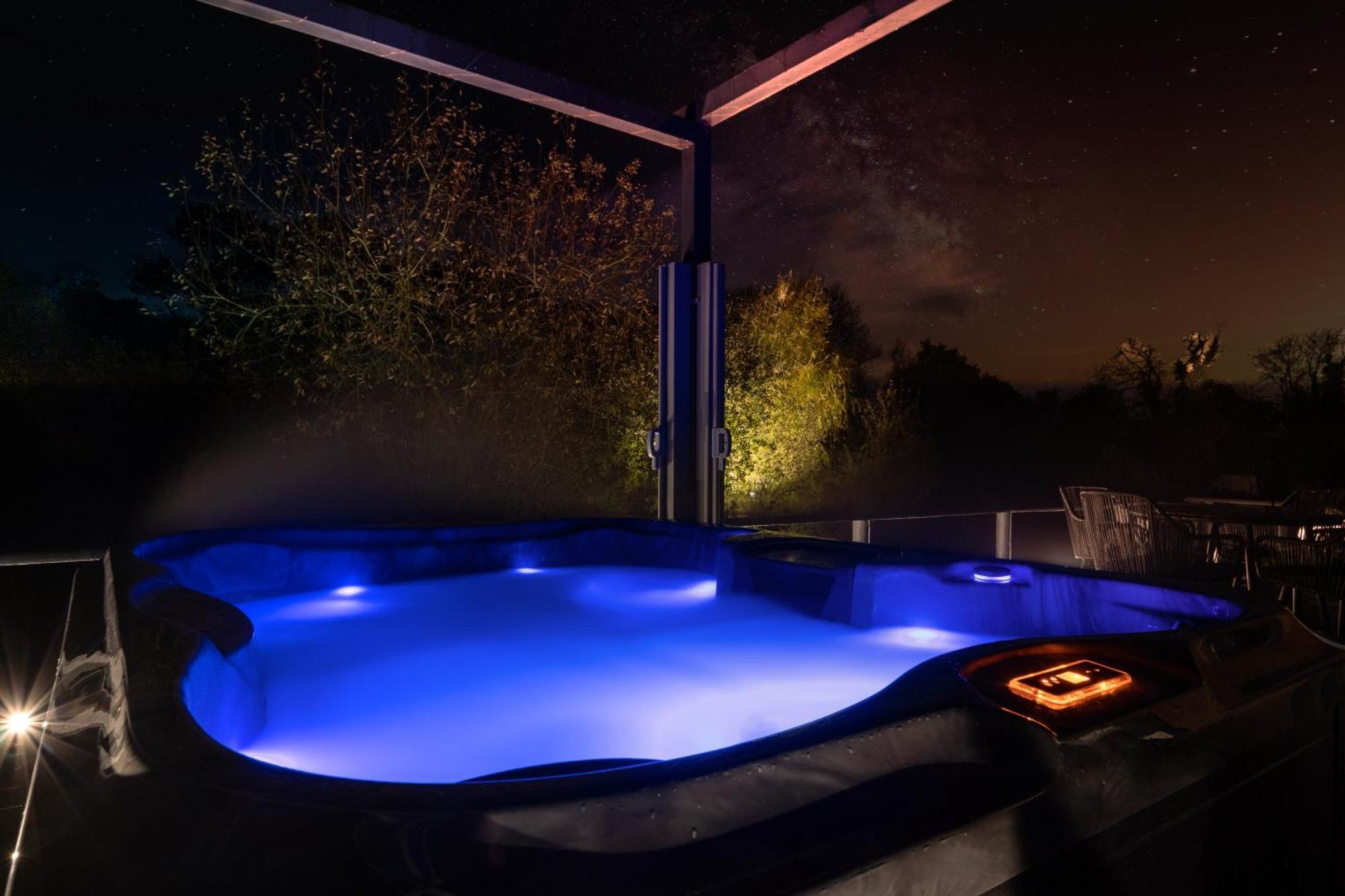 Choller Lake Lodges - Primrose Cabin With Private Hot Tub Arundel Dış mekan fotoğraf